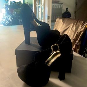 Black heelsSize 9 open toe suede